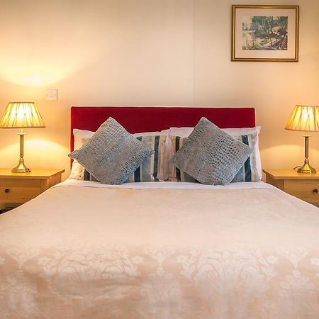 Villiers Lodge Surbiton Extérieur photo