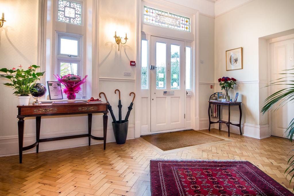 Villiers Lodge Surbiton Extérieur photo