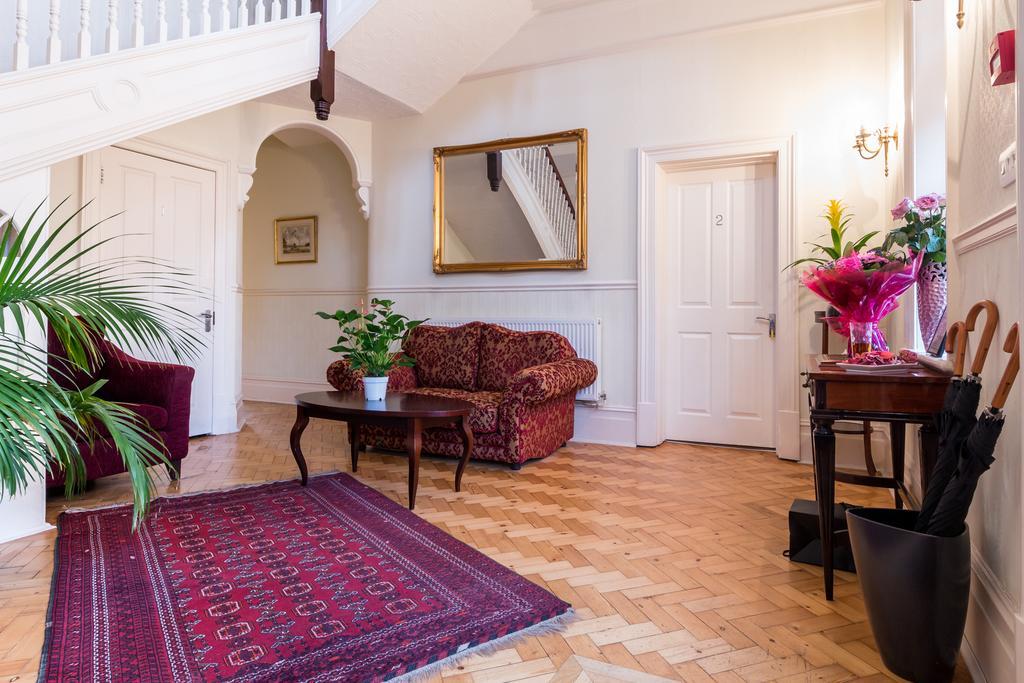 Villiers Lodge Surbiton Extérieur photo