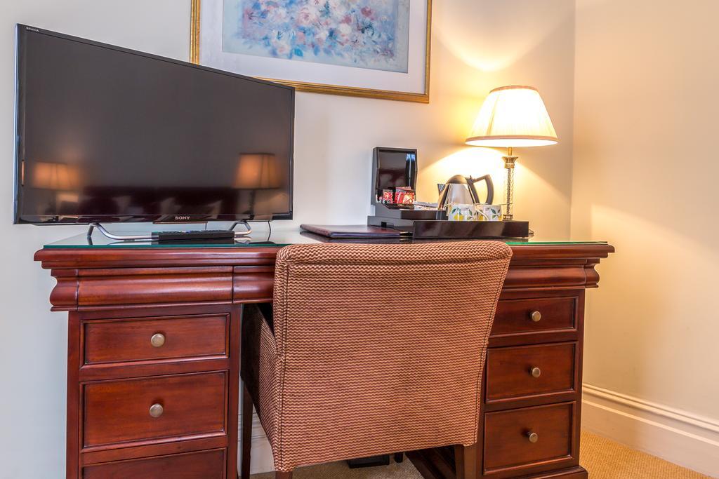 Villiers Lodge Surbiton Extérieur photo