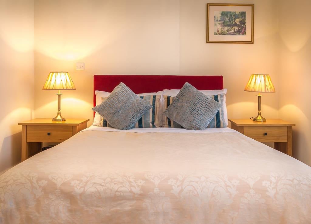 Villiers Lodge Surbiton Extérieur photo