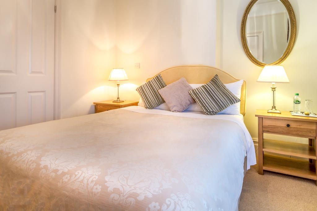 Villiers Lodge Surbiton Extérieur photo