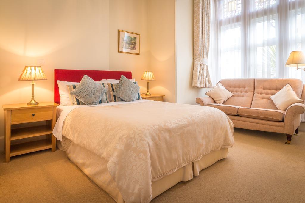 Villiers Lodge Surbiton Extérieur photo