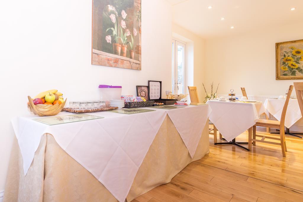 Villiers Lodge Surbiton Extérieur photo